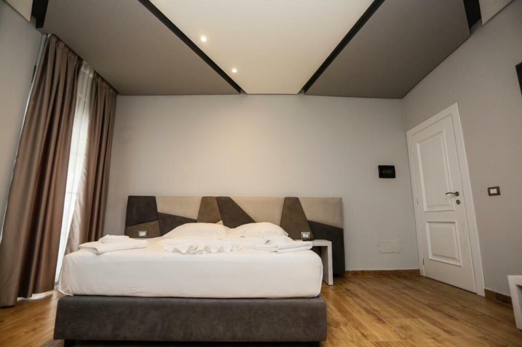 Lubjana Hotel Durrës Eksteriør billede