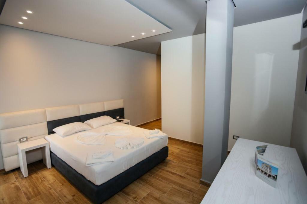 Lubjana Hotel Durrës Eksteriør billede